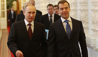 Путин и Медведев сравнялись в рейтингах Путин и Медведев сравнялись в рейтингах