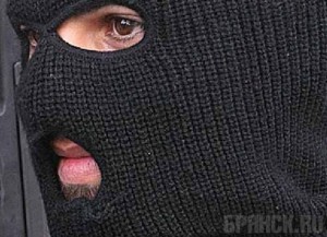 Трое в масках ограбили пенсионный отдел на 1,8 миллионов рублей