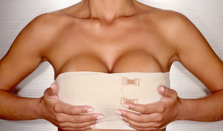 В Париже митингуют жертвы силикона В Париже митингуют жертвы силикона