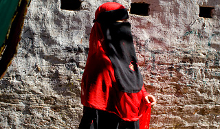 Женщине отрубили пальцы за желание учиться Женщине отрубили пальцы за желание учиться