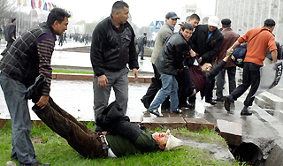 В Казахстане открыли огонь по рабочим В Казахстане открыли огонь по рабочим