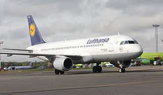 Airbus А-320 аварийно сел в "Домодедово" Airbus А-320 аварийно сел в "Домодедово"