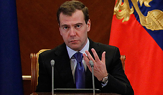 Медведев возмущен реакцией США на выборы Медведев возмущен реакцией США на выборы