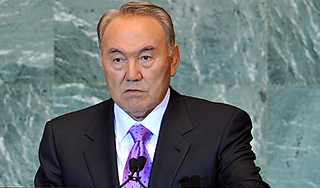 Назарбаев ввел чрезвычайное положение Назарбаев ввел чрезвычайное положение