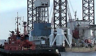 Шторм потопил буровую платформу "Кольская" Шторм потопил буровую платформу "Кольская"