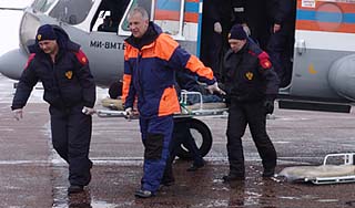 Шторм не подпускает к жертвам "Кольской" Шторм не подпускает к жертвам "Кольской"