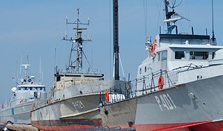 Офицера НАТО уволили за пьянку Офицера НАТО уволили за пьянку