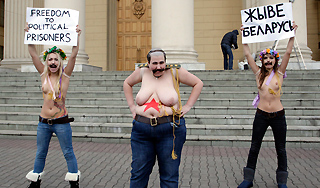 Полуголые украинки пропали в Минске Полуголые украинки пропали в Минске