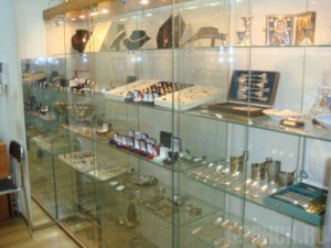 Автоинспекторы задержали машину, набитую ювелирными изделиями