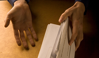 В руках жителя Петербурга взорвалось письмо В руках жителя Петербурга взорвалось письмо