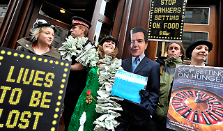 "Захватчики" на танке хотят судить богачей "Захватчики" на танке хотят судить богачей