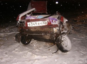 Водитель «Жигулей» и его пассажирка разбились под Навлей Водитель «Жигулей» и его пассажирка разбились под Навлей