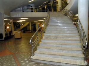 Реконструкция цирка обойдется почти в 43 миллиона рублей В фойе брянского цирка