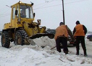 В Брянске на борьбу со снегом вышли около 75 машин