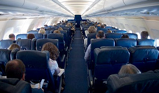 Мужчина требует $2 млн за травмы в самолете Мужчина требует $2 млн за травмы в самолете