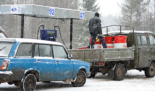 Водители на Сахалине штурмуют АЗС Водители на Сахалине штурмуют АЗС