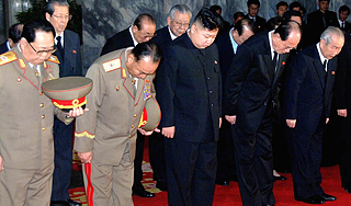 Дядя поможет Ким Чен Ыну укрепить власть Дядя поможет Ким Чен Ыну укрепить власть