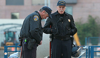 Семью убили во время разбора подарков Семью убили во время разбора подарков