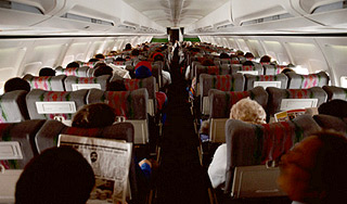 Самолет аварийно сел из-за драки на борту Самолет аварийно сел из-за драки на борту