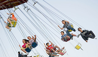 Дети вылетели с карусели в киевском ТЦ Дети вылетели с карусели в киевском ТЦ