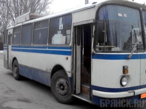 В Мглинском районе автобус с 30 пассажирами врезался в дерево