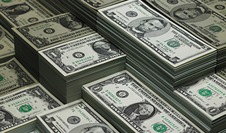 Деньги в столичном банке подменили бумагой Деньги в столичном банке подменили бумагой