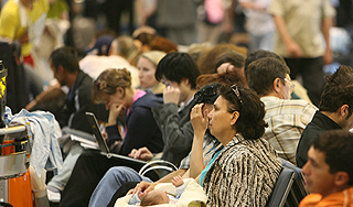 Люди застряли в аэропорту Владивостока Люди застряли в аэропорту Владивостока