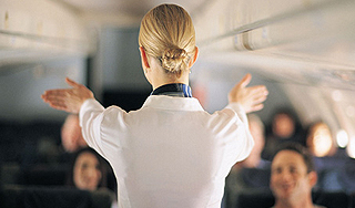 Лайнер срочно сел из-за больной стюардессы Лайнер срочно сел из-за больной стюардессы