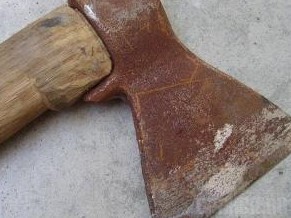 Будут судить мужчину, зарубившего собутыльника топором