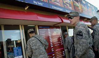 Взрыв прогремел у входа в McDonald's Взрыв прогремел у входа в McDonald's