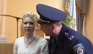 Больная Юлия Тимошенко пошла по этапу Больная Юлия Тимошенко пошла по этапу