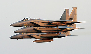 США сдерживают Иран истребителями F-15 США сдерживают Иран истребителями F-15