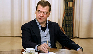 Медведев разослал поздравления Медведев разослал поздравления
