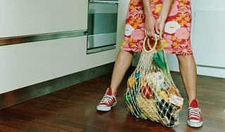 Тяжелые сумки вгоняют женщин в депрессию Тяжелые сумки вгоняют женщин в депрессию