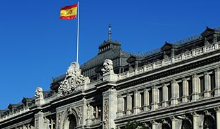 Испанцев заставили больше работать Испанцев заставили больше работать