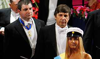 Лауреатов Нобеля из России возвели в рыцари Лауреатов Нобеля из России возвели в рыцари