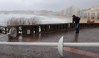 Европу накрыл ураганный ветер Европу накрыл ураганный ветер