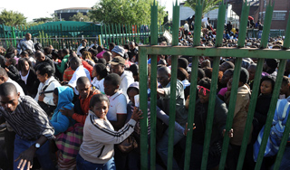 Абитуриенты в ЮАР раздавили друг друга Абитуриенты в ЮАР раздавили друг друга