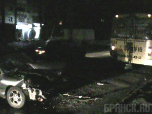 В Брянске водитель иномарки врезался в троллейбус