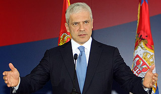 Президента Сербии спасают от покушения Президента Сербии спасают от покушения