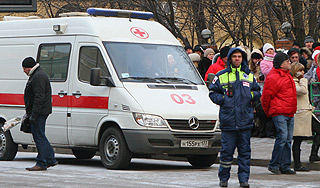 В Москве школьниц сбили на остановке В Москве школьниц сбили на остановке