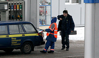 В России заморозили цены на бензин В России заморозили цены на бензин