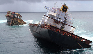 Шторм столкнул три корабля у берегов Турции Шторм столкнул три корабля у берегов Турции