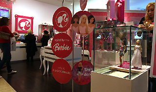 Иранская полиция борется с куклами Барби Иранская полиция борется с куклами Барби