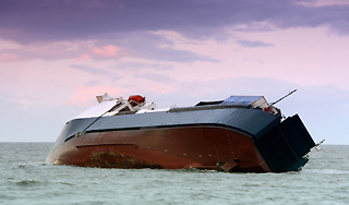 У берегов Ирана затонуло пассажирское судно У берегов Ирана затонуло пассажирское судно