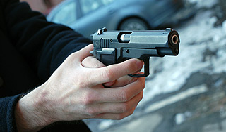 Москвич расстрелял бродяг в подъезде Москвич расстрелял бродяг в подъезде