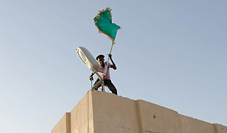 Сторонники Каддафи захватили город в Ливии Сторонники Каддафи захватили город в Ливии