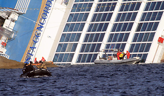 Россияне с Concordia платили за спасение Россияне с Concordia платили за спасение