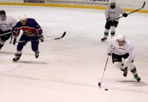 Хоккейная команда «Брянск» проиграла на выезде «Мордовии» Фото: islaminmr.com