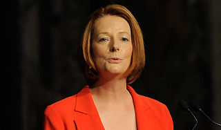 Премьер Австралии на бегу потеряла туфлю Премьер Австралии на бегу потеряла туфлю